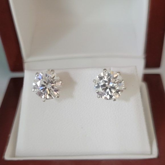 New 4ct Certified Moissanite Stud Earrings - Picture 3 of 9